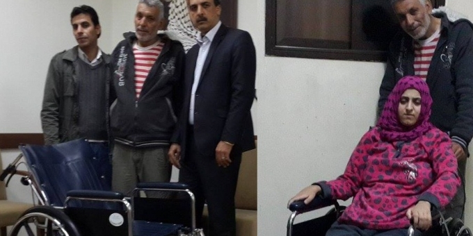 جمعية رجال الاعمال بغزة توفر كرسي خاص لفتاة مصابه بالشلل الرباعي بعد نشر مناشدة بدنيا الوطن