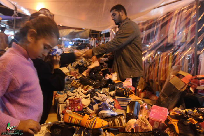 ركود اقتصادي كبير في غزة يدفع التجار لتنزيلات كبيرة