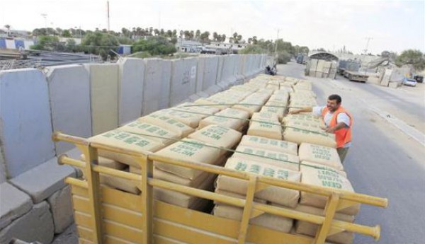 تجار الاسمنت بغزة يطالبون الرئيس بالتدخل لمنع الاحتكار ووضع حد للتلاعب بآلية التوزيع ومراقبة الجودة