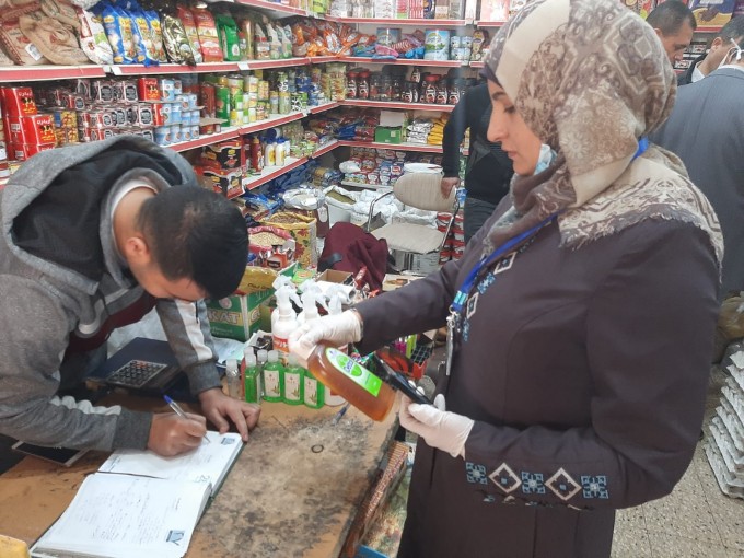اقتصاد غزة تحرر 18 محضر ضبط واتلاف للمحتكرين والمتلاعبين بالأسعار