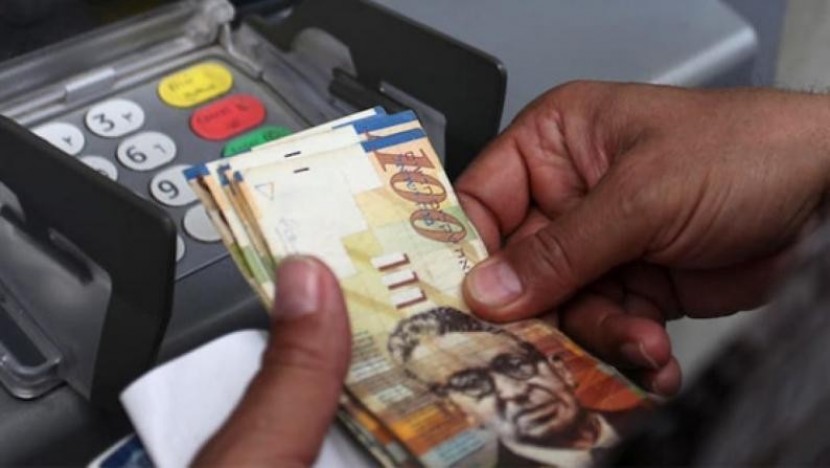 لماذا سيتم تحويل أجور عمال الداخل إلى البنوك؟
