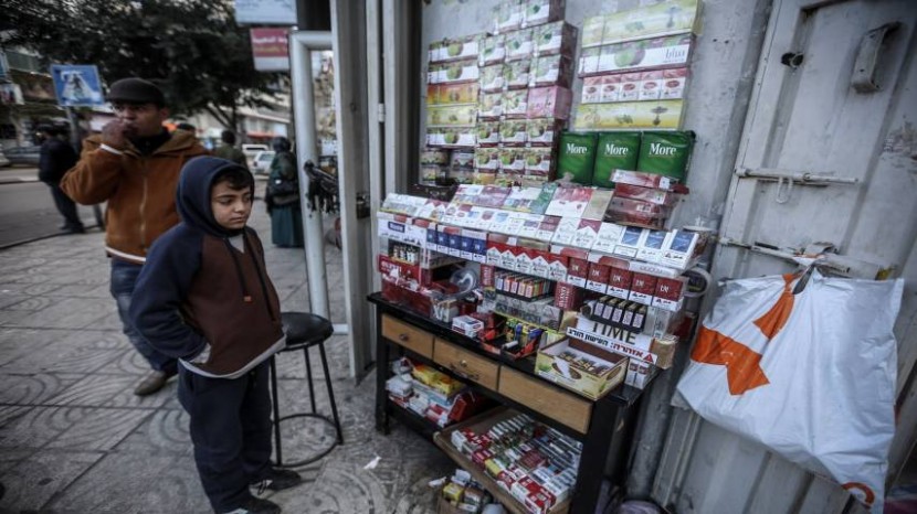 مالية غزة تنشر قائمة بأسعار السجائر وتحذر المخالفين