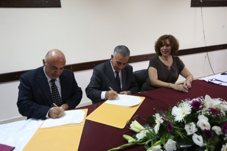 الأعرج يرعى توقيع مذكرات تفاهم بين جبل النجمة للتأهيل وهيئات محلية في بيرزيت