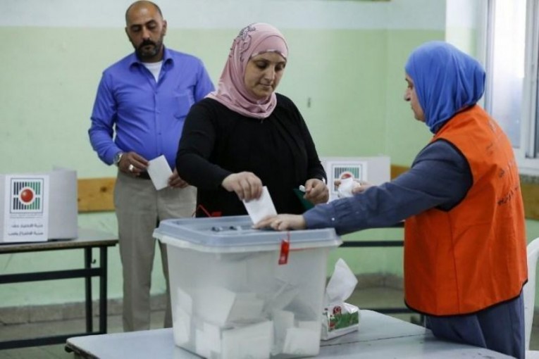 بدء الاقتراع لانتخابات الإعادة بـ 5هيئات محلية بالضفة
