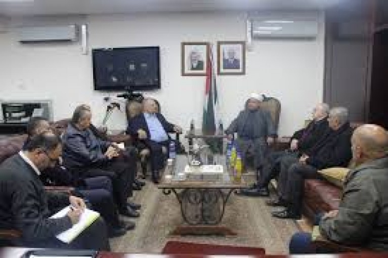 الأوقاف وبلدية البيرة تبحثان سبل استثمار الأملاك الوقفية الواقعة ضمن حدود البلدية