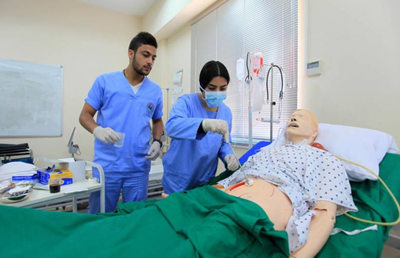 خريجو الطب من الداخل المحتل بجامعات الضفة يتفوقون على خريجي دول روسيا