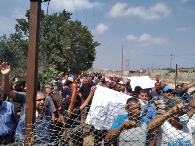 تجار وعمال غزة يطالبون بفتح المعابر ورفع الحصار