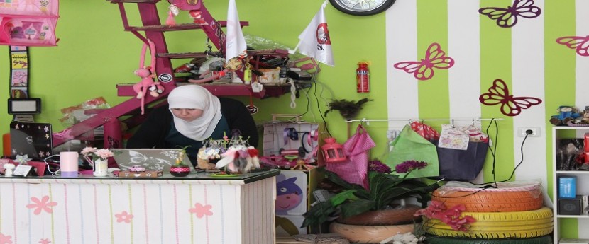 حركات.. معرض أنثوي لكماليات السيارات برام الله