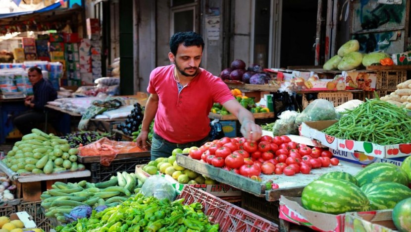 الركود يخيّم على أسواق غزة.. وآمال بحلحلة على أعتاب العيد