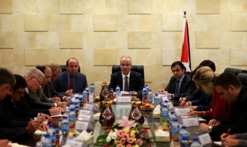 الحكومة: ماضون في عملنا برفعة أبناء الشعب الفلسطيني بكافة المجالات