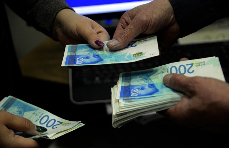 932 مليون شيكل دفعتها الحكومة الفلسطينية كمساعدات اجتماعية