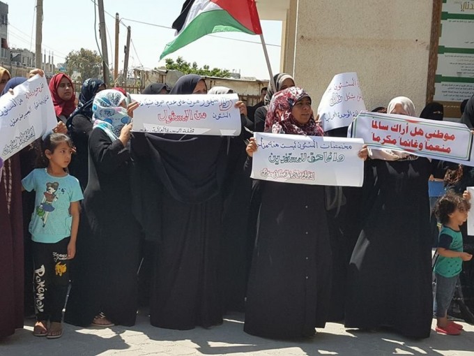 وقفات احتجاجية تطالب بصرف مستحقات الشؤون الاجتماعية