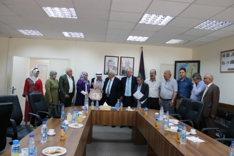 أبو شهلا يجتمع بعدد من الجمعيات التعاونية في محافظة سلفيت