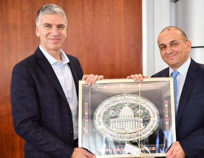 الرئيس التنفيذي لشركة Juniper Networks يزور مجموعة الاتصالات