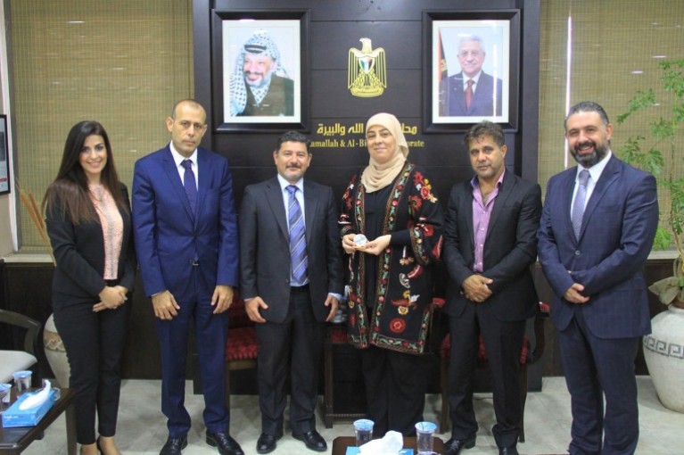 وفد من المشرق للتأمين يلتقي محافظ رام الله والبيرة