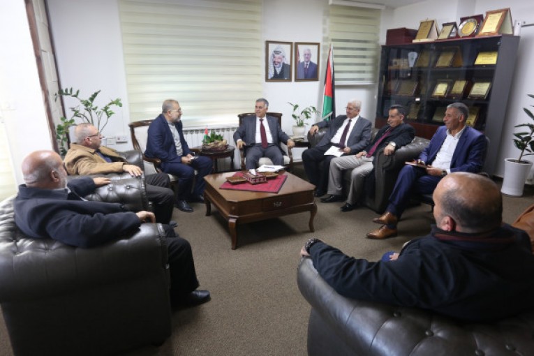 وزير الحكم المحلي يطلع على احتياجات عدد من الهيئات المحلية من المشاريع التطويرية