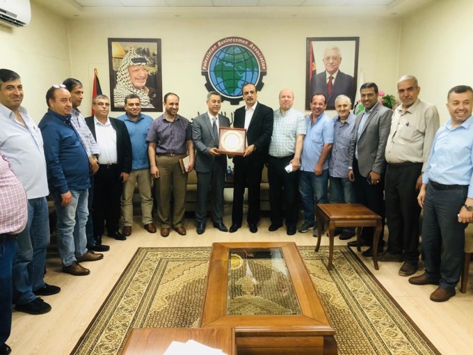 جمعية رجال الاعمال تبحث مع وكيل وزارة الاقتصاد بغزة النهوض بالأوضاع الاقتصادية