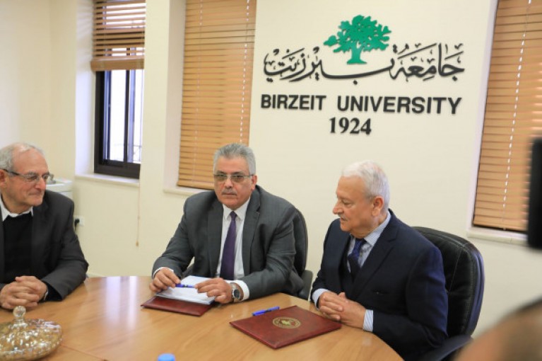 سلطة المياه وجامعة بيرزيت توقعان مذكرة تفاهم لتدريب الطلاب