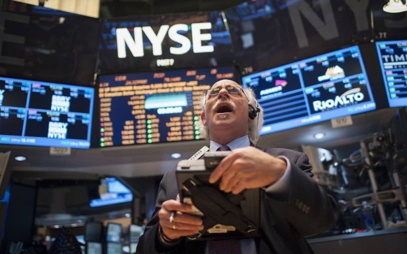 داو جونز يفقد 300نقطة بالمستهل مع نتائج الأعمال والآفاق السلبية
