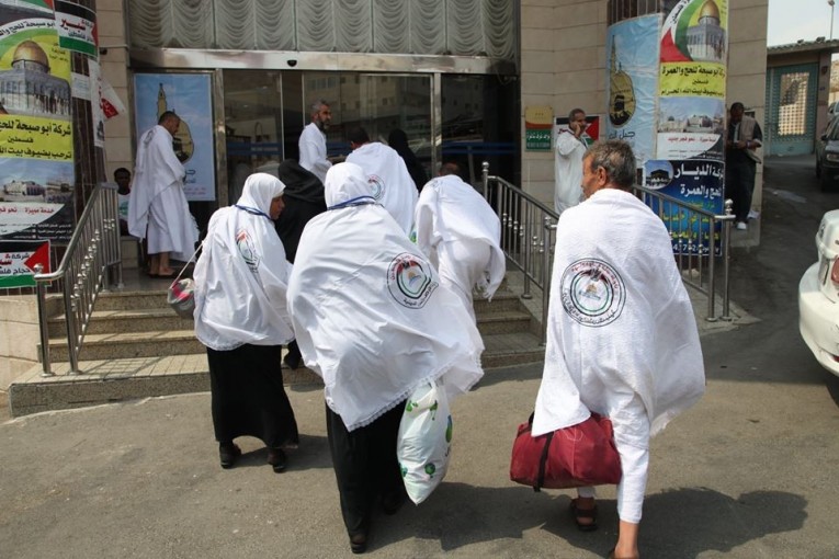 مغادرة الفوج الثالث من معتمري غزة
