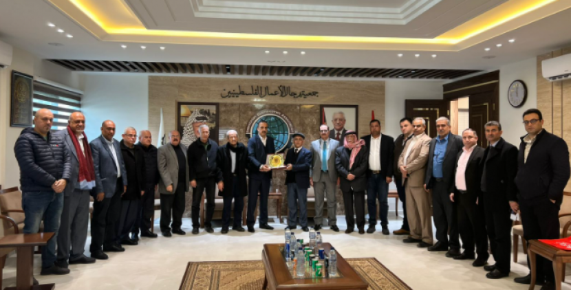 رئيس بلدية غزة وأعضاء المجلس البلدي يزورون جمعية رجال الأعمال