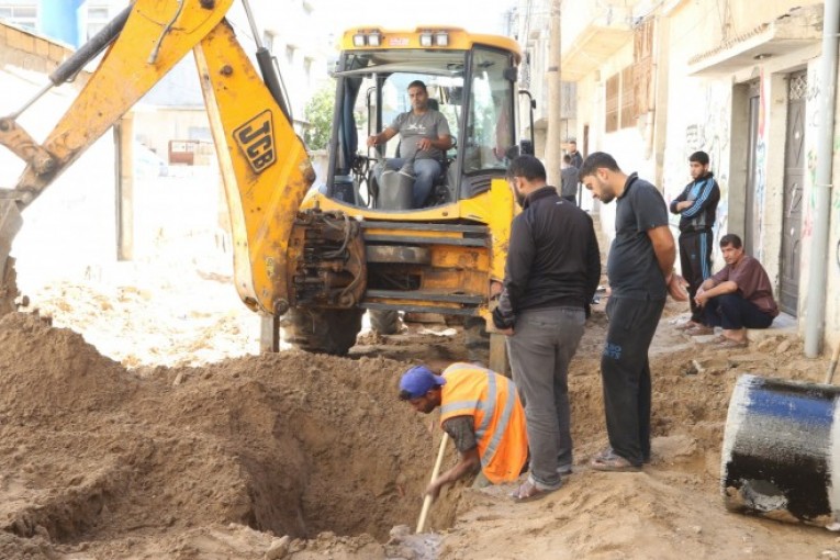 بلدية غزة تشرع بتطوير البنية التحتية لشوارع في حي الزيتون