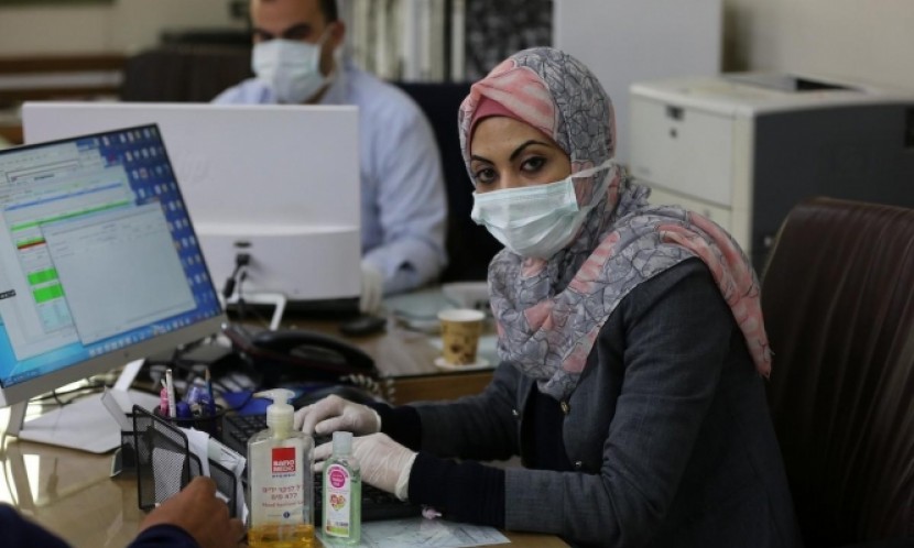 رجال الأعمال بغزة تطالب الحكومة بغزة منح تسهيلات ضريبية لشركات توريد الاغذية والادوية الوقائية