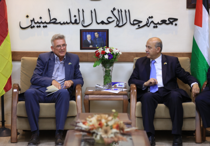جمعية رجال الأعمال الفلسطينيين تبحث مع السفير الألماني تعزيز العلاقات الاقتصادية والتجارية