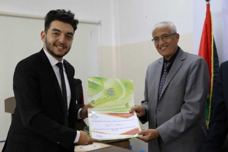 كلية علوم الاتصال واللغات في جامعة غزة ترحب بطلبتها الجدد