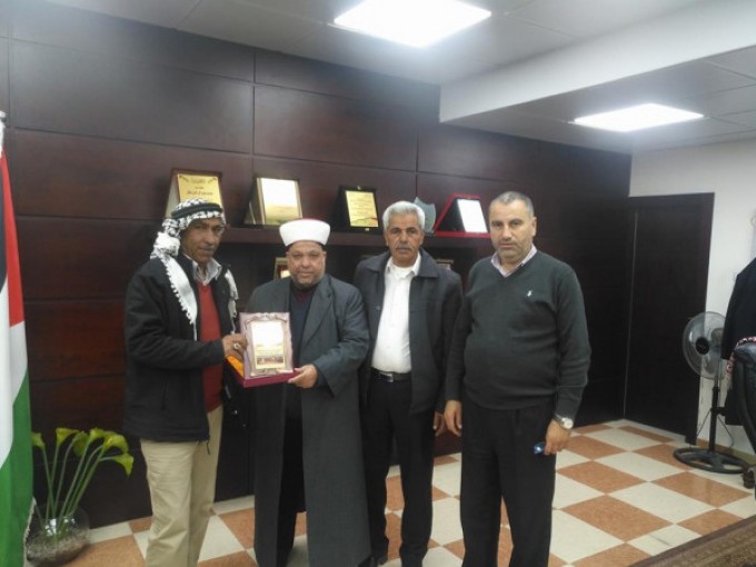 وزير الأوقاف ورئيس مجلس قروي الخان الأحمر يبحثان سبل دعم وتعزيز صموده