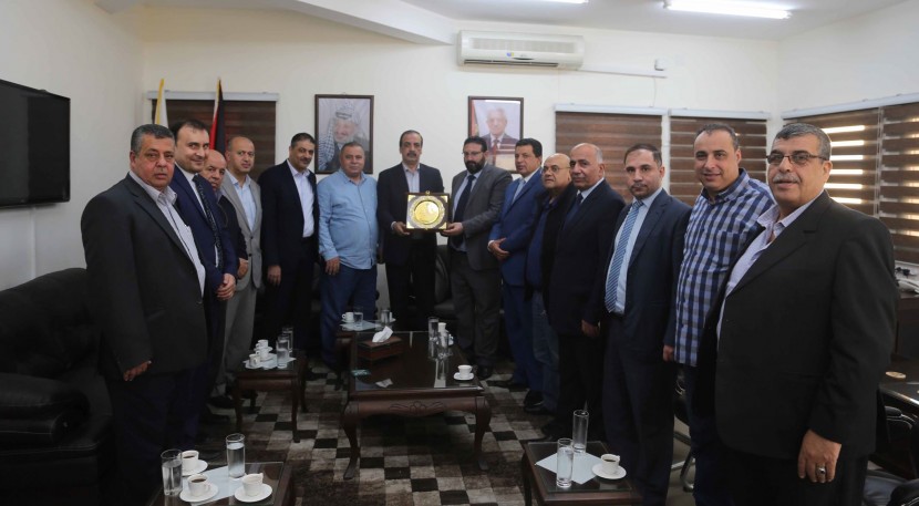 وفد من جمعية رجال الأعمال يزور نقابة المحامين بغزة