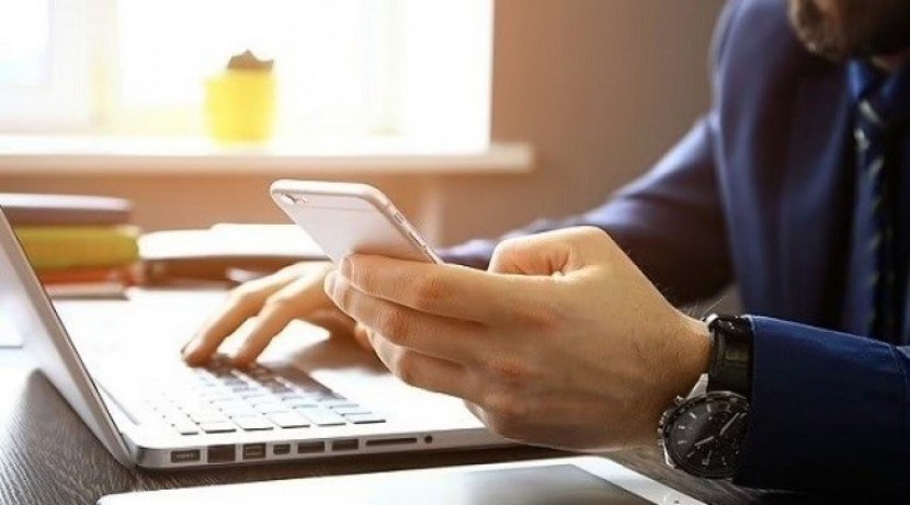 دراسة: كتم صوت الإشعارات يجعلك تتحقق من هاتفك أكثر