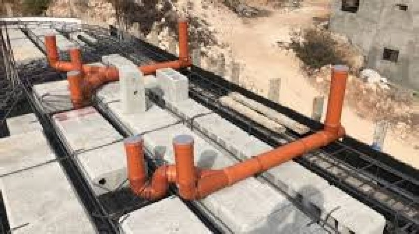 الأشغال تنفذ مشاريع ترميم وإنشاء منازل في جنين