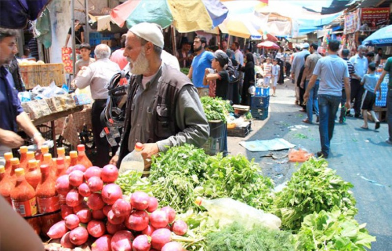 تجار بغزة: مبيعاتنا برمضان انخفضت 75% عن سابقيه