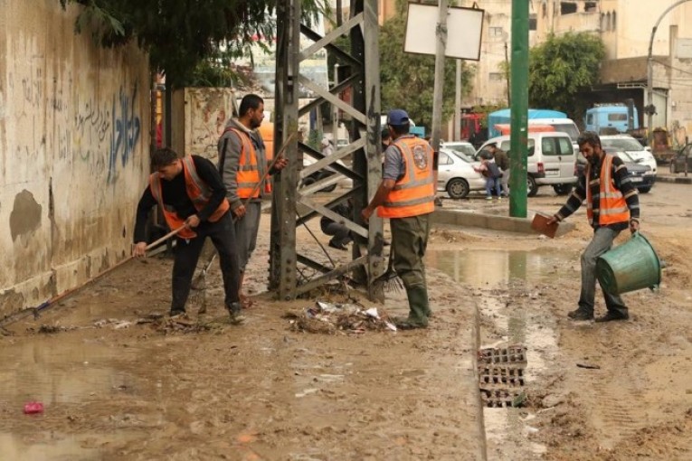 بلدية غزة تجدد مطالبتها الحفاظ على مصارف مياه الأمطار وشبكات الصرف الصحي