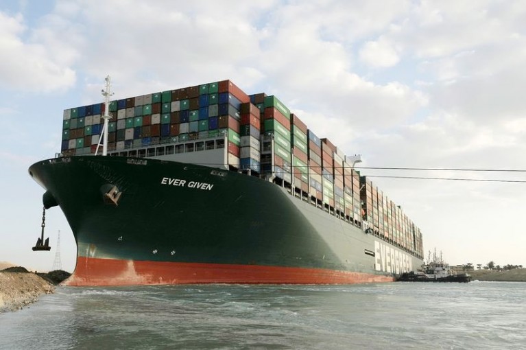 جمعية رجال الأعمال بغزة تشيد بجهود مصر في إنهاء أزمة قناة السويس