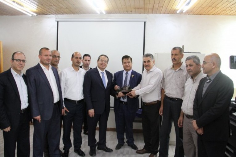 وزير الصحة والمستشار الدبلوماسي للرئيس يتفقدان عدداً من المشافي والمراكز الصحية