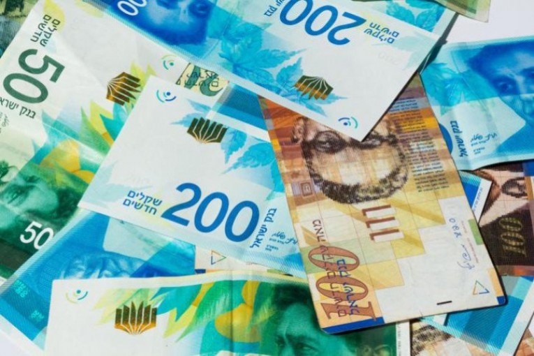 الحكومة تجبي 7.4 مليارات شيكل من الضرائب والرسوم حتى يوليو