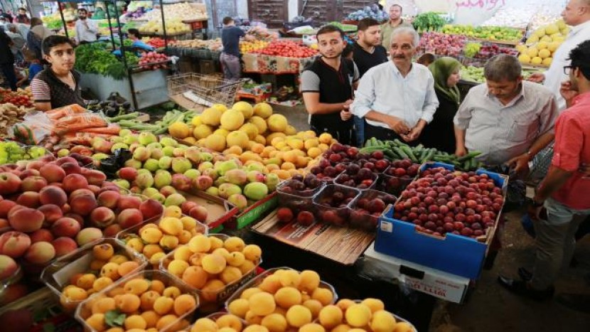 نصف سكان غزة يقترضون لتوفير احتياجاتهم المعيشية