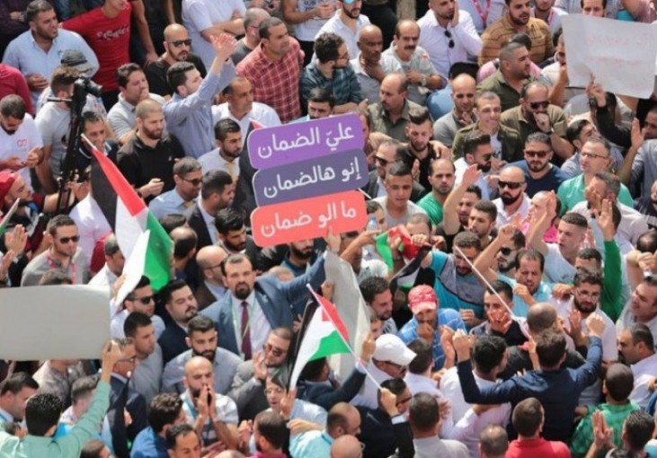 مظاهرات في نابلس رفضاً لقانون الضمان الاجتماعي والمطالبة بإلغاءه