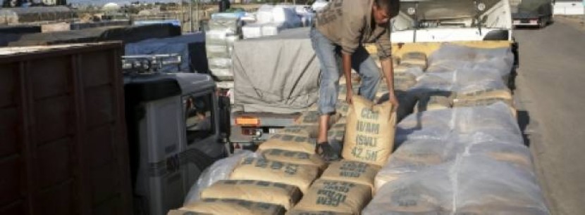الاحتلال يستأنف إدخال الإسمنت لغزة بدءًا من غدٍ