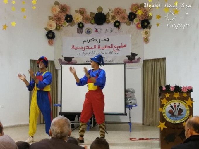 إسعاد الطفولة يُوزع حقائب مدرسية على طلبة متعففين