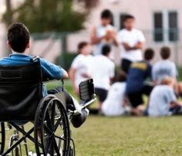 مركز: تراجع مستوى الخدمات لذوي الإعاقة بغزة