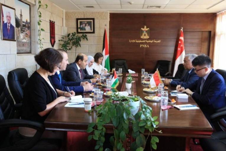 أبو زيد يبحث تعزيز التعاون مع جمهورية سنغافورة