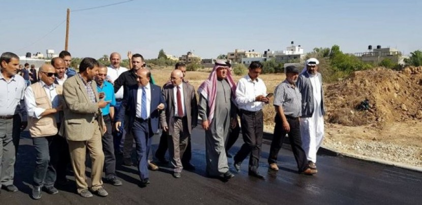 الوزير الحساينة يتفقد مشاريع البنية التحتية في عبسان الجديدة شرق خانيونس