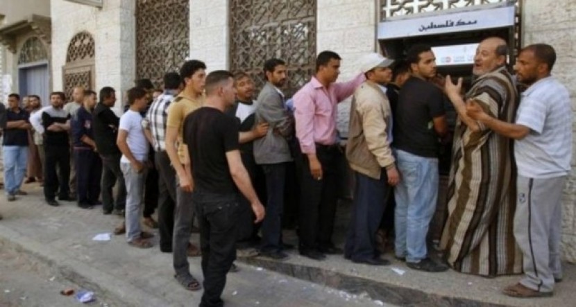 وزارة التنمية تكشف حقيقة تحديد موعد لصرف شيكات الشؤون في الضفة وغزة