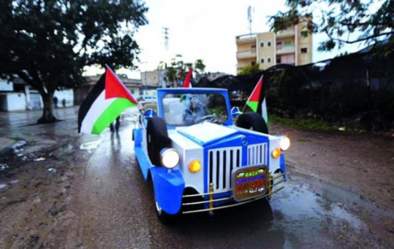 فلسطيني يصنع سيارة أحلامه بعد 33 عاماً
