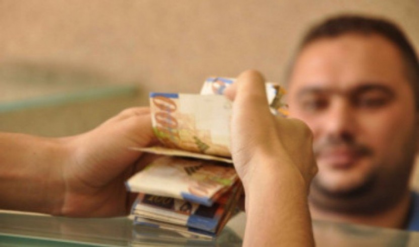2.167 مليار شيكل فاتورة رواتب الموظفين العموميين حتى شباط 2018