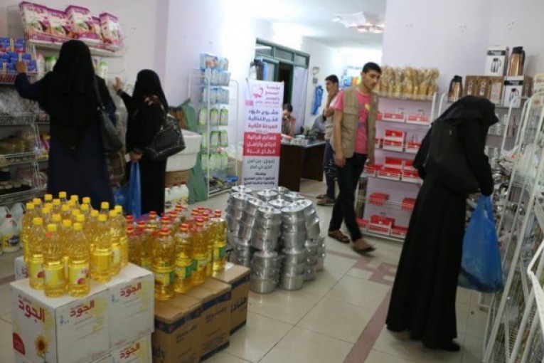 الجمعية الإسلامية توزع قسائم شرائية على 150 أسرة فقيرة