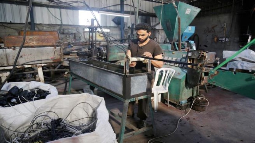 الصناعات البلاستيكية في غزة تدخل مرحلة الاحتضار